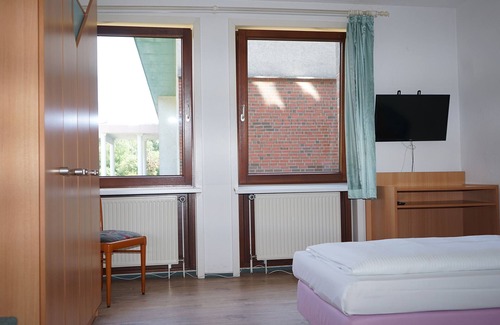 Glinde Hotel | Convenient Stay at Entrée Hotel Glinde with Breakfast Included