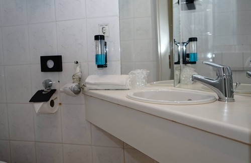 Glinde Hotel | Convenient Stay at Entrée Hotel Glinde with Breakfast Included
