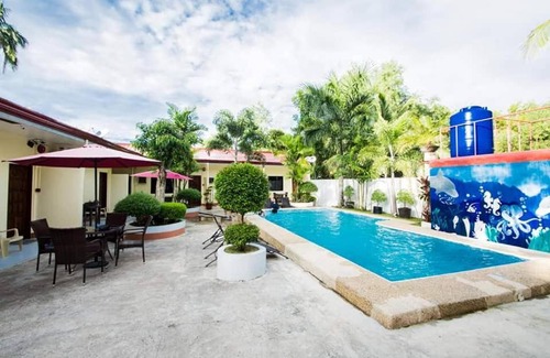 Tawala House | Entra Tourist Inn: Poolside Retreat with Ocean Views