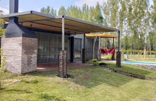 Tunuyan Apartment | Discover ENTRE BODEGAS: Pet-Friendly Getaway with Pool