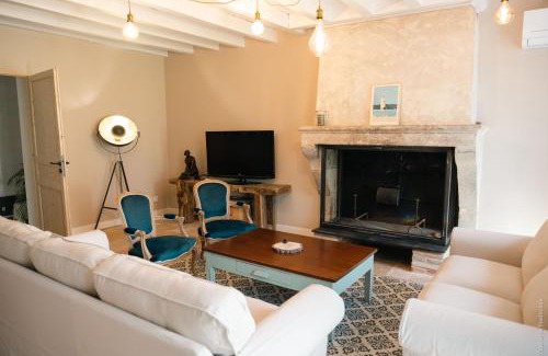 Hostens House | Discover Entre Chênes et Pins - Family-Friendly Gîte