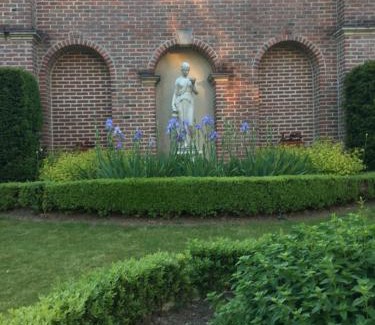 Arras Bed & Breakfast | Exceptional Stay at Entre Cour et Jardin - Rated 9.7/10