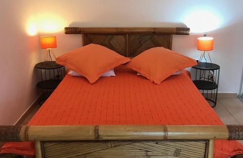 Entre-Deux House | Discover Entre Deux Rêves: Pool, Spa & Dining Awaits!