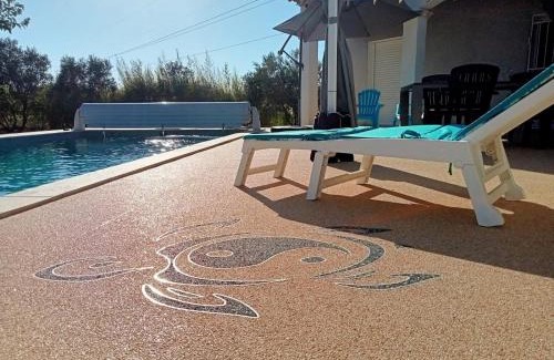 Jonquieres-Saint-Vincent Villa | Discover Entre Provence et Camargue: Family-Friendly Retreat