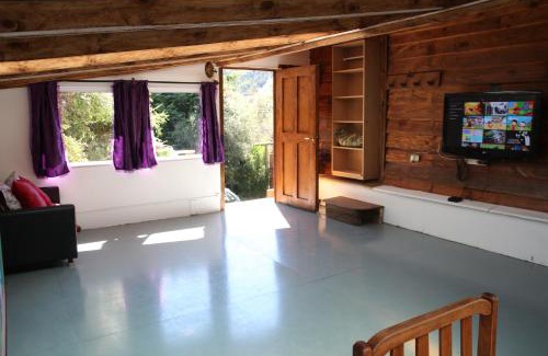 Villa Los Coihues Apartment | Relaxing Retreat at Entre Lagos y Montañas - Pet Friendly