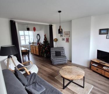 Arras Apartment | Spacious Hotel Entre les Places with Free Parking & High Ratings
