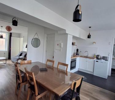 Arras Apartment | Spacious Hotel Entre les Places with Free Parking & High Ratings