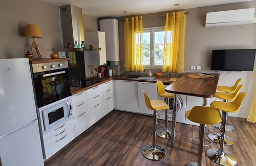 Euzet-les-Bains House | Guest Rated: 10/10 at Entre Mer et Cévennes XL Retreat