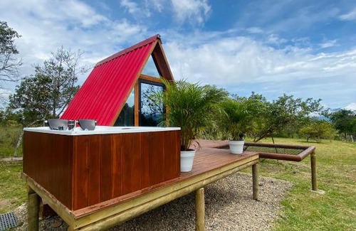 Anolaima Ski Chalet | Mountain Retreat: Entre Montañas Anolaima with Hot Tub