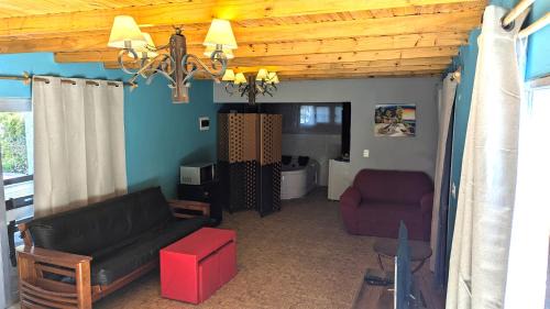Marindia Apartment | Escape to Nature: Steps from the Beach with Hot Tub