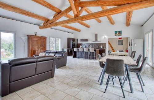 Signes House | Elegant Entre Pins et Soleil with Private Pool Oasis
