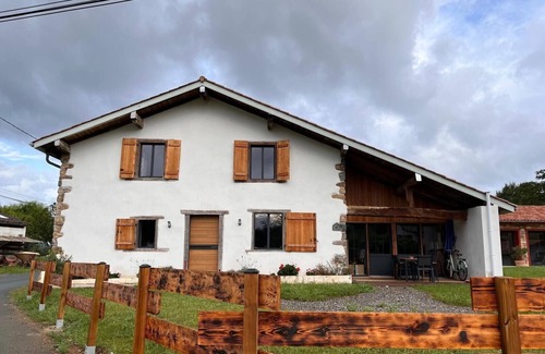 Saint-Pee-sur-Nivelle House | Unforgettable Stay at Entre Terre et Mer, Pet-Friendly Hotel