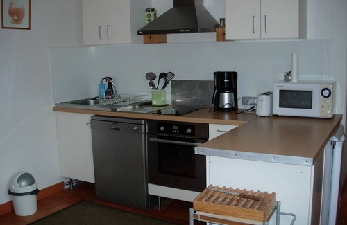 Leogeats House | Relaxing Retreat: Entre Vigne et Forêt with Pool & Pets Welcome