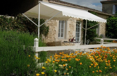 Leogeats House | Relaxing Retreat: Entre Vigne et Forêt with Pool & Pets Welcome