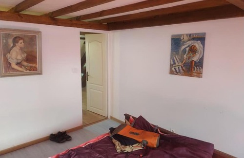 Ecuelles Apartment | Cozy Stay Between Vines and River with Family-Friendly Perks