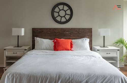 Streeterville Apartment | Stylish ENVITAE 3BR Downtown Suite with Pool & Ocean Views