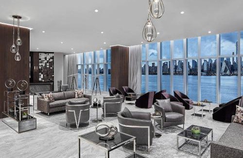 Weehawken Hotel | Stylish Envue Hotel: Pet-Friendly with Modern Amenities