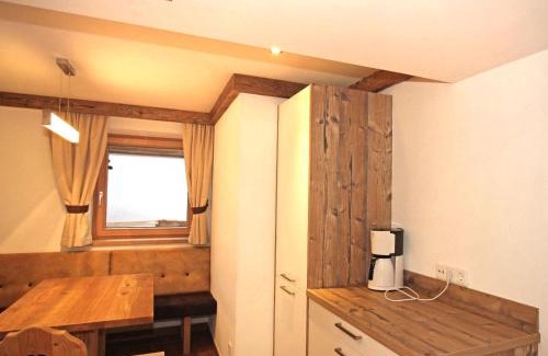 Konigsleiten Apartment | Family-Friendly Enzian Wohnung H with High Guest Ratings