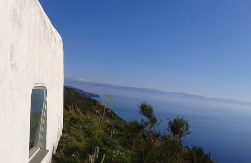 Monte Gallina Cottage | Secluded Eolie Getaway with Private Pool & Ocean View