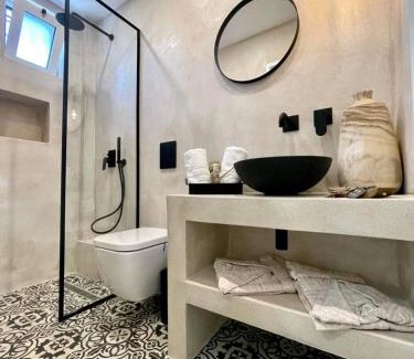 Agrilia Apartment | Oceanfront Eora Studios: Guest Rated 9.6, Pet Friendly Stay