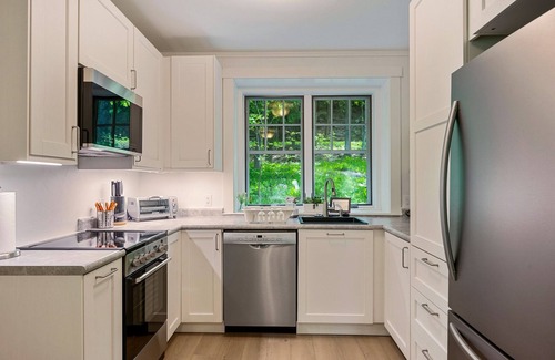 Ephraim House | Experience Fish Boils & Fire Pit at Old Post Office Retreat