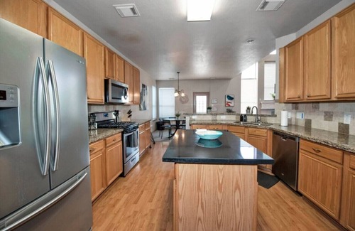 Barker Apartment | Family-Friendly 7-Bedroom Getaway with Private Pool