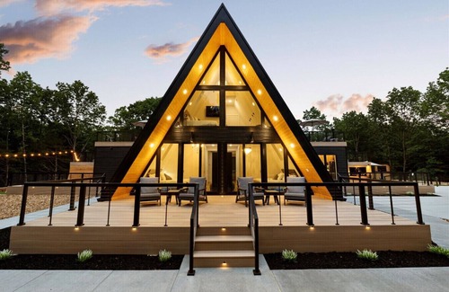 Mount Sterling House | Epic A-Frame Retreat | Rooftop, Theater, Hot Tub + Sauna