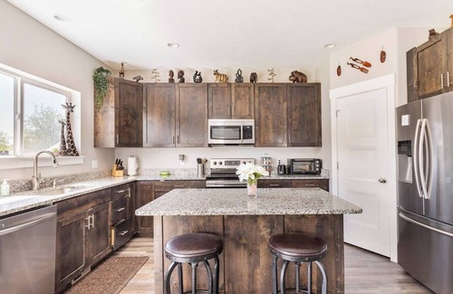 American Fork House | Epic Backyard w/Pickleball, Playground, Hammocks, & Mountain Views