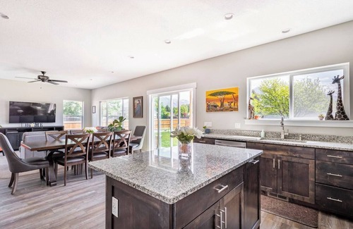 American Fork House | Epic Backyard w/Pickleball, Playground, Hammocks, & Mountain Views
