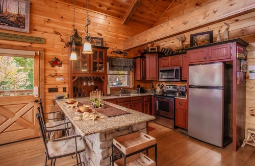 Gatlinburg - Pigeon Forge Cabin | Enchanting Cabin with Spectacular Views & Prime Location