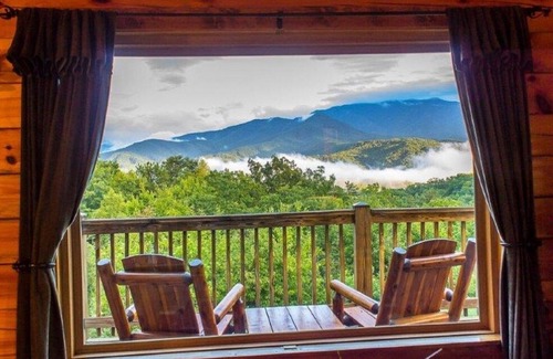 Gatlinburg - Pigeon Forge Cabin | Enchanting Cabin with Spectacular Views & Prime Location