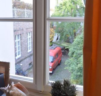 Dusseldorf Old Town Apartment | Prime Location with Family and Pet-Friendly Amenities