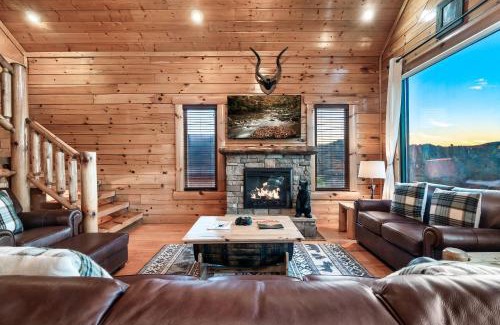 Gatlinburg - Pigeon Forge House | Experience Epic Mountain Views with Hot Tub & Game Room