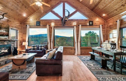 Gatlinburg - Pigeon Forge House | Experience Epic Mountain Views with Hot Tub & Game Room