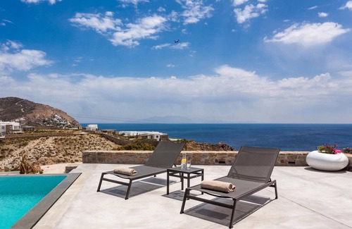 Elia Villa | Epic Twin: Ideal Villa with Pool and Spa for 28 Guests
