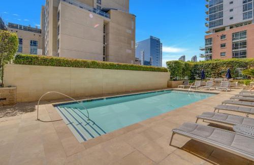 East Village Apartment | Epic Views Elegance 2B2B Penthouse Retreat