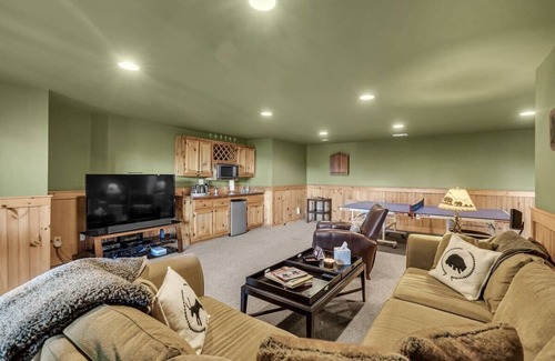 Walnut Mountain Cabin | Relaxing Stay with Hot Tub & Scenic Views for 6 Guests