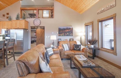 Granby House | Elegant Rocky Mountain Retreat: Unmatched Views & Spa Access