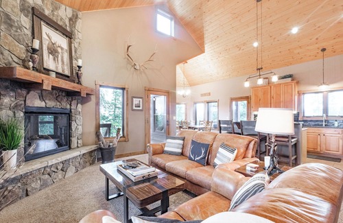 Granby House | Elegant Rocky Mountain Retreat: Unmatched Views & Spa Access