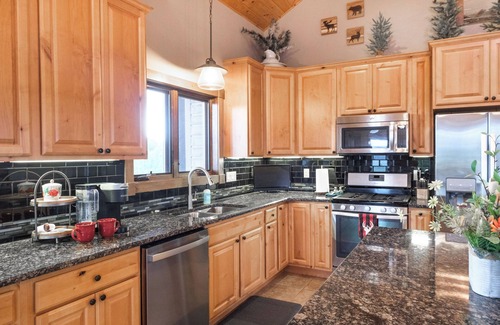 Granby House | Elegant Rocky Mountain Retreat: Unmatched Views & Spa Access