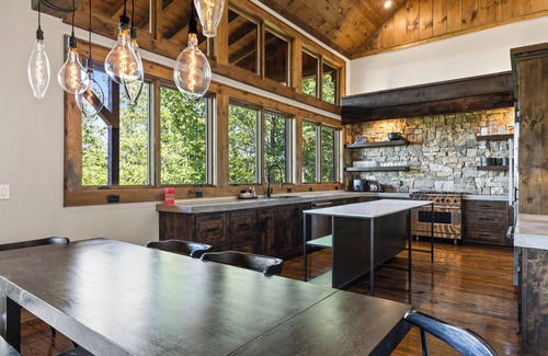 Morganton Cabin | Highland Red House: Immaculate Chalet with Mountain Views