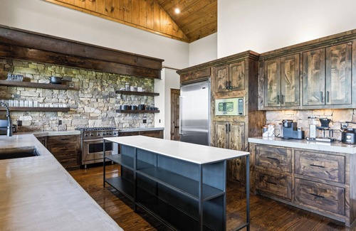 Morganton Cabin | Highland Red House: Immaculate Chalet with Mountain Views