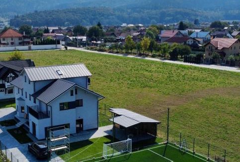 Vladeni Villa | Unforgettable EPIC Vila Brașov: Pet-Friendly Retreat