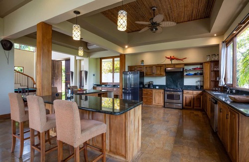 Valle Pura Vida House | Experience The Rainforest Estate: Ocean Views & Wildlife