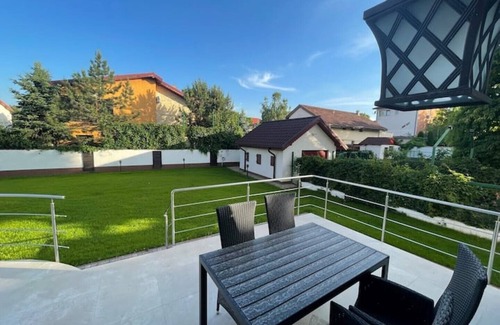 Sector 1 Apartment | Family-Friendly Epica @Iarca Inn with Kitchen & Breakfast