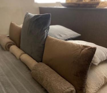 Somma Lombardo House | Comfortable Epicuro Guest House with Family-Friendly Amenities