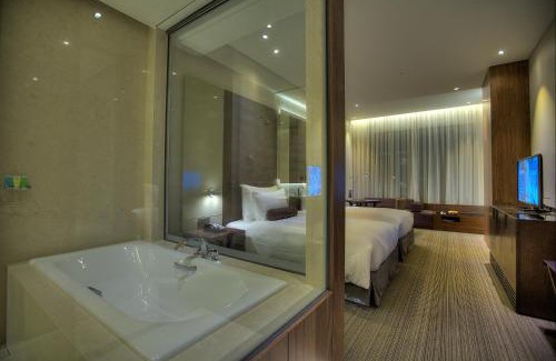 East District Hotel | Discover EPISODE Hsinchu: 4-Star Hotel with Pool & Dining