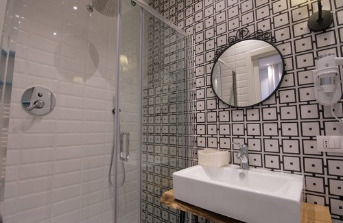 Cosenza House | Guest Rated 9.8: Epoca Home with Spa and Eco-Friendly Comfort