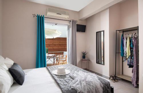 Sarti Apartment | Discover Epohikon Studios: Ocean View & Breakfast Included