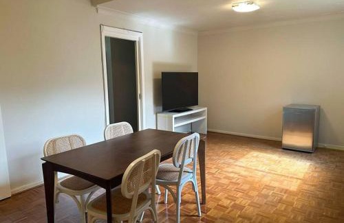 Epping Villa | Pet-Friendly Epping Home with 5 Beds, Ideal for Families